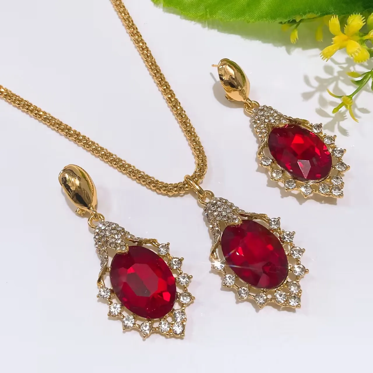 Yulaili позолоченный красный овальный драгоценный камень женский комплект ювелирных изделий ожерелье и серьги для повседневной вечеринки модный аксессуар
Yulaili позолоченный красный овальный драгоценный камень женский комплект ювелирных изделий ожерелье и серьги для повседневной вечеринки модный аксессуар