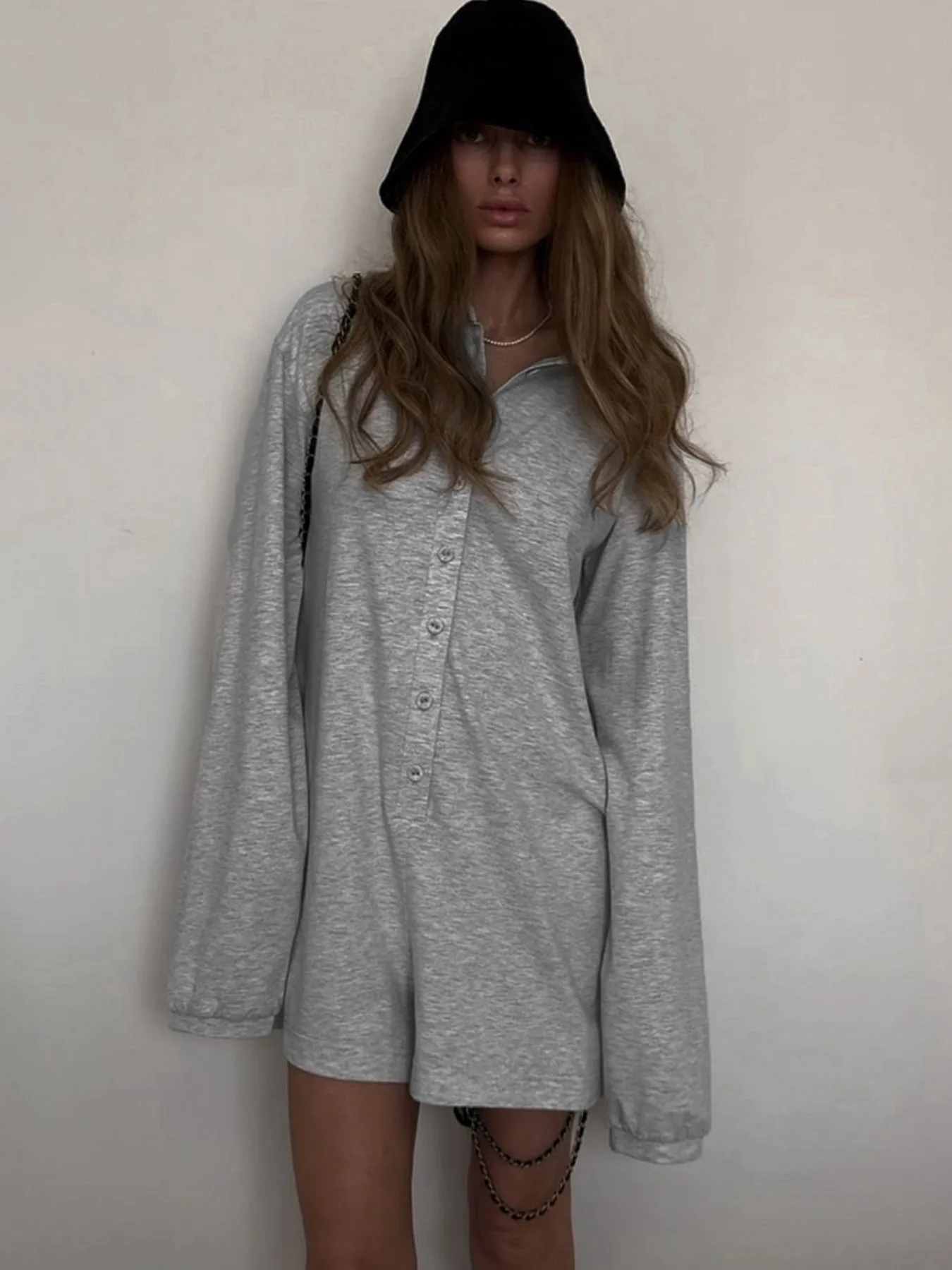 Casual loose-fitting button-down one-piece pants in solid color, simple collar, basic style, suitable for outerwear, for street-
Casual loose-fitting button-down one-piece pants in solid color, simple collar, basic style, suitable for outerwear, for street-