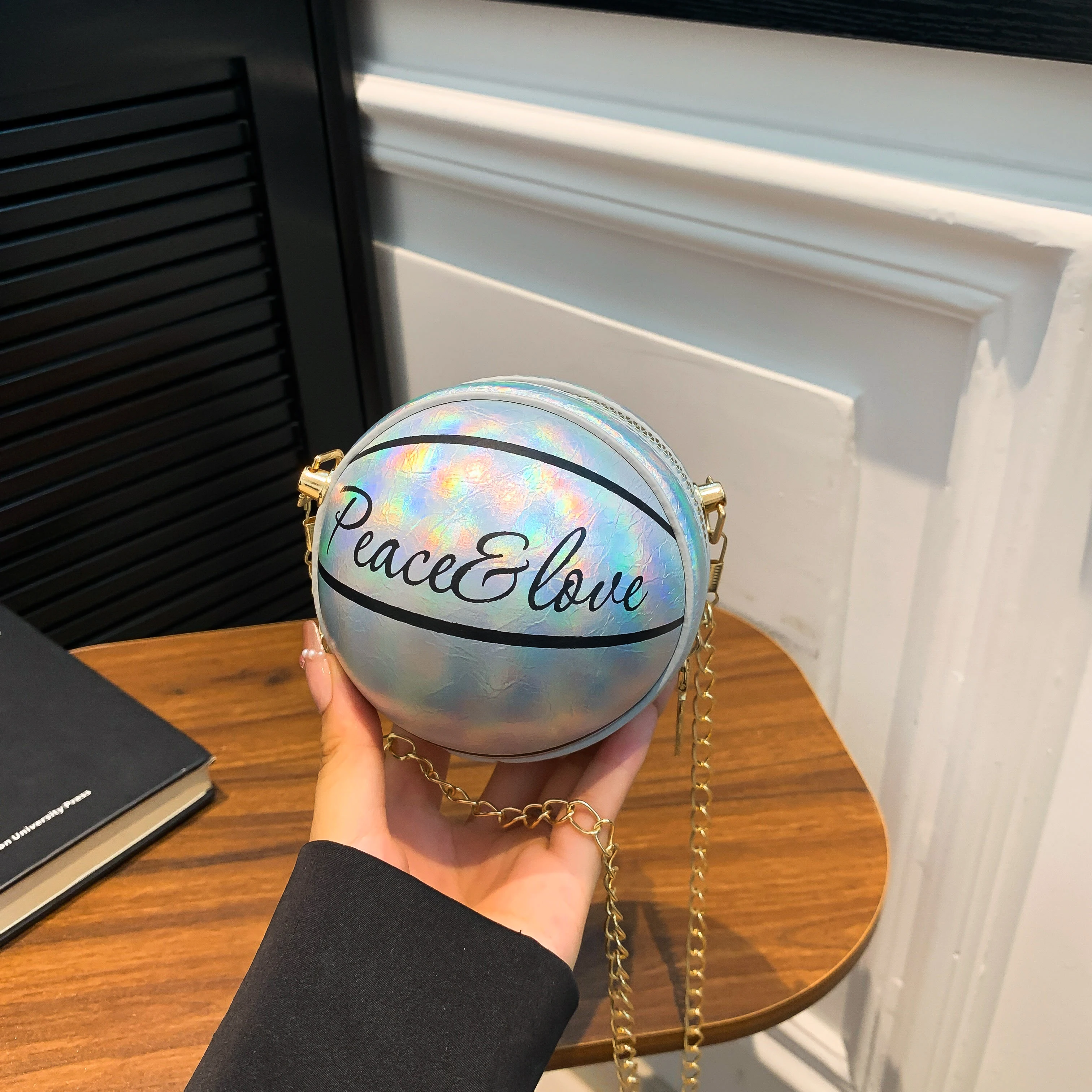 Элегантная мини-кожаная сумка для женщин, новинка 2024, модная универсальная сумка для губной помады, сумка через плечо с ремешком-цепочкой
Элегантная мини-кожаная сумка для женщин, новинка 2024, модная универсальная сумка для губной помады, сумка через плечо с ремешком-цепочкой