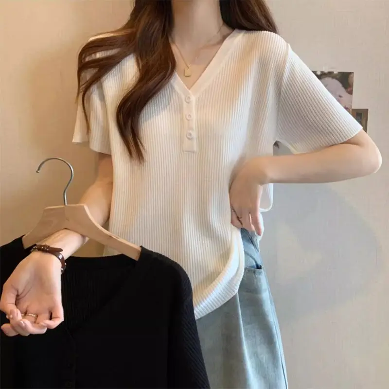 Female Ice Silk Knitted Sweater T-shirt for Women's Summer V-neck Fashionable Solid Color Short Sleeved Loose Top Pullover Q467
Female Ice Silk Knitted Sweater T-shirt for Women's Summer V-neck Fashionable Solid Color Short Sleeved Loose Top Pullover Q467