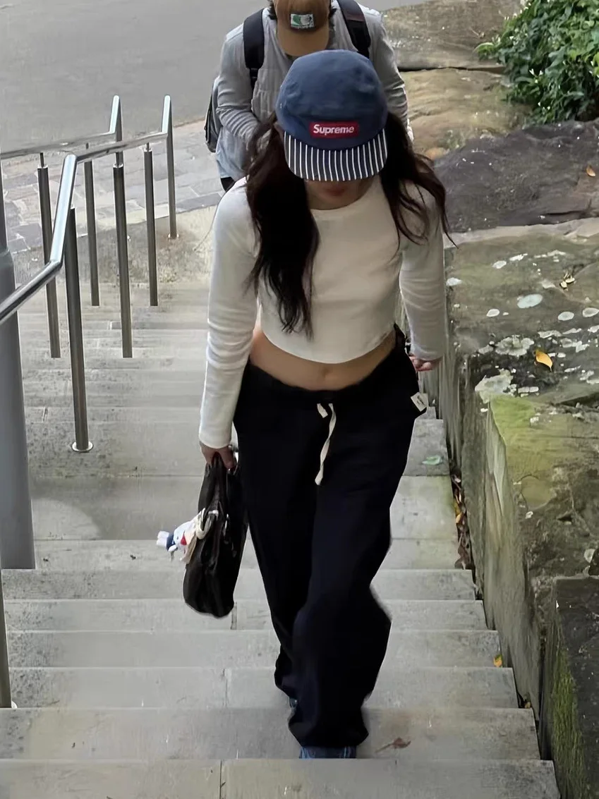 Женские повседневные брюки с высокой талией, прямого кроя, свободные, удобные, из хлопка, весна 2026, модный тренд, дышащие, приятные к коже
Женские повседневные брюки с высокой талией, прямого кроя, свободные, удобные, из хлопка, весна 2026, модный тренд, дышащие, приятные к коже