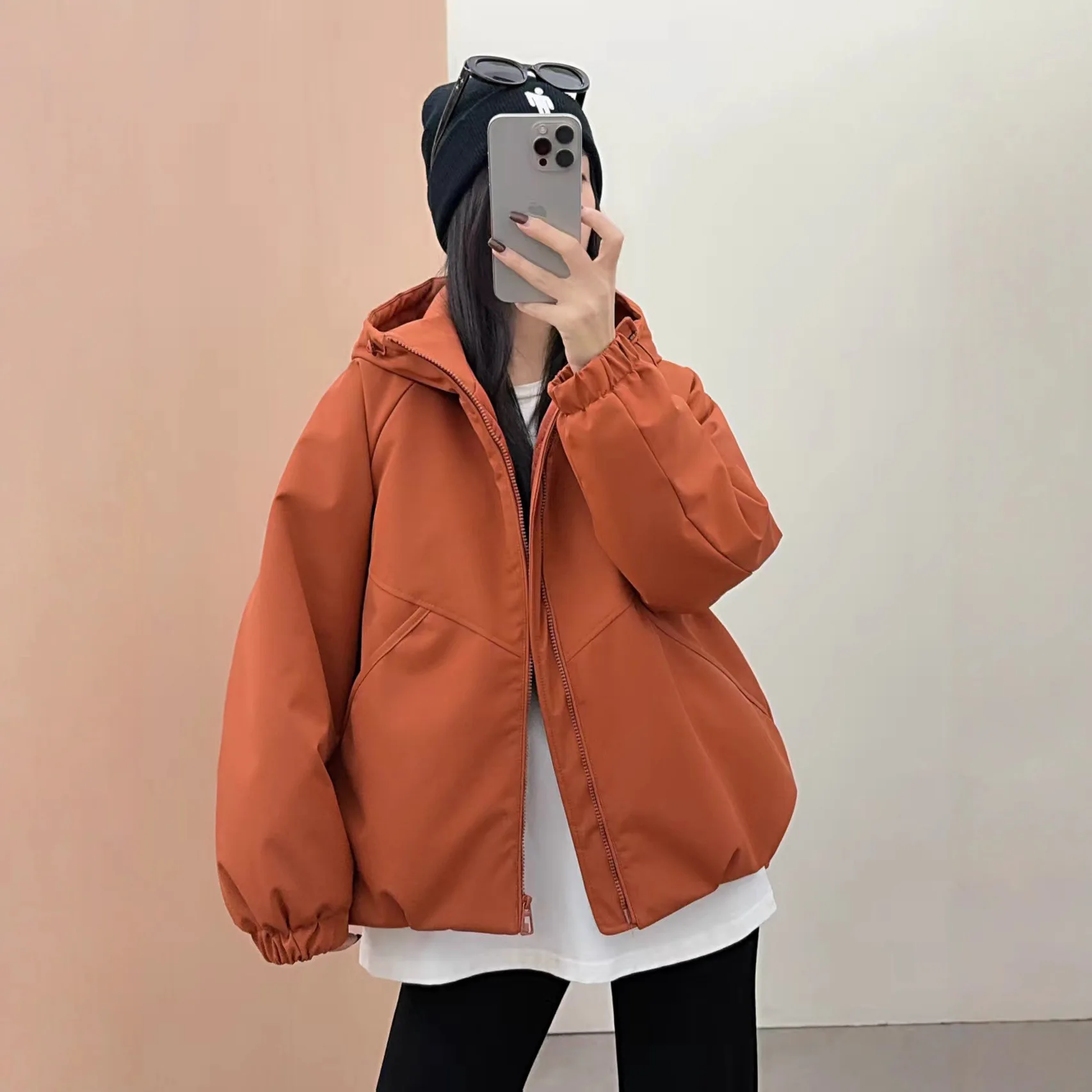 Женская утепленная куртка с капюшоном, хлопковая, ветрозащитная, для активного отдыха, повседневная, утолщенная, осенне-зимняя, модная
Женская утепленная куртка с капюшоном, хлопковая, ветрозащитная, для активного отдыха, повседневная, утолщенная, осенне-зимняя, модная