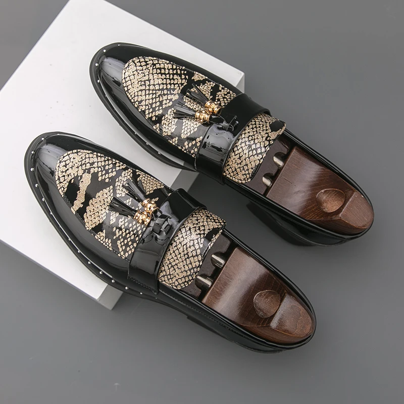 Men Snake Print Tassel Loafers Patent Leather Rivet Dress Shoes Luxury Slip On Business Wedding Party Formal Casual Leather Shoe
Men Snake Print Tassel Loafers Patent Leather Rivet Dress Shoes Luxury Slip On Business Wedding Party Formal Casual Leather Shoe
