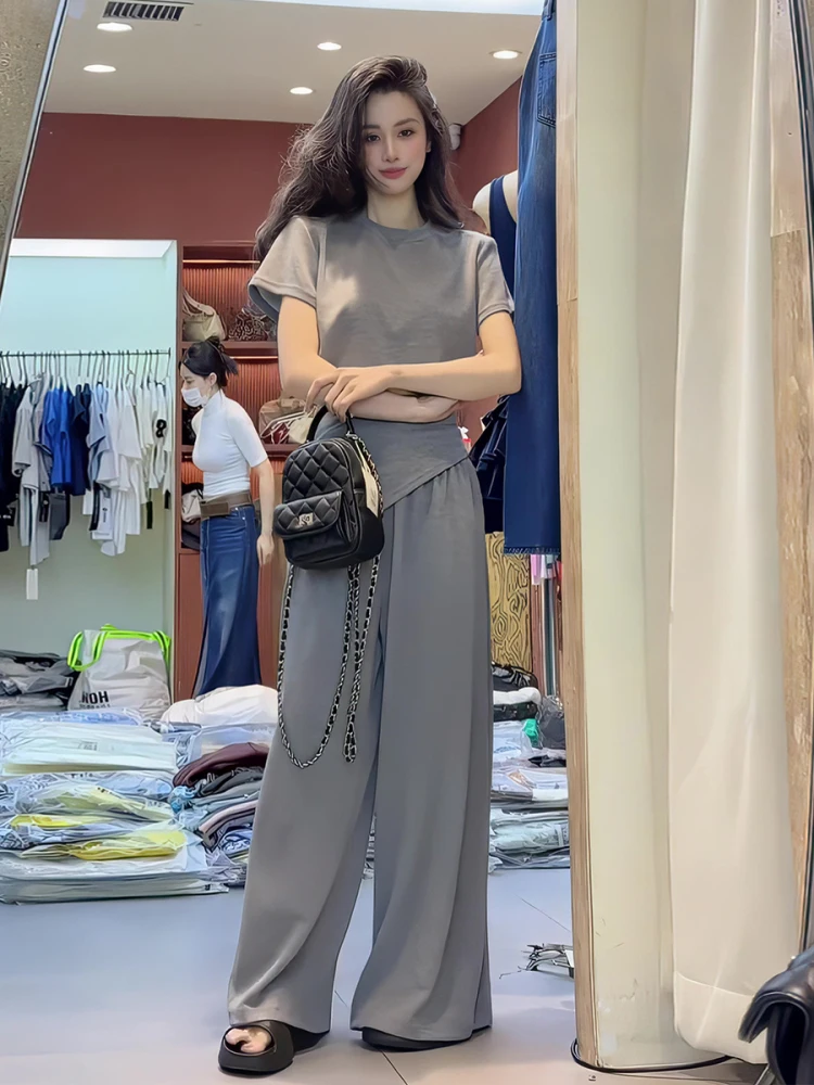 Summer 2026 Women's Pure Color Shoulder Pad Slim Fit Short Sleeve T-Shirt Top And Wide Leg Casual Pants Set Casual Fashion
Summer 2026 Women's Pure Color Shoulder Pad Slim Fit Short Sleeve T-Shirt Top And Wide Leg Casual Pants Set Casual Fashion