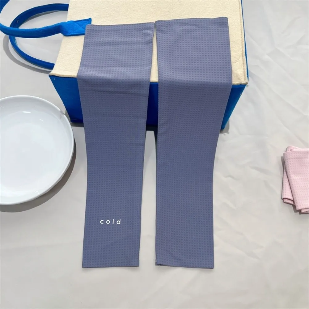 Trendy Anti-UV Ice Silk Sleeves Loose UPF 50+ Sunscreen Sleeves Breathable Arm Protectors Long Mittens for Women
Trendy Anti-UV Ice Silk Sleeves Loose UPF 50+ Sunscreen Sleeves Breathable Arm Protectors Long Mittens for Women