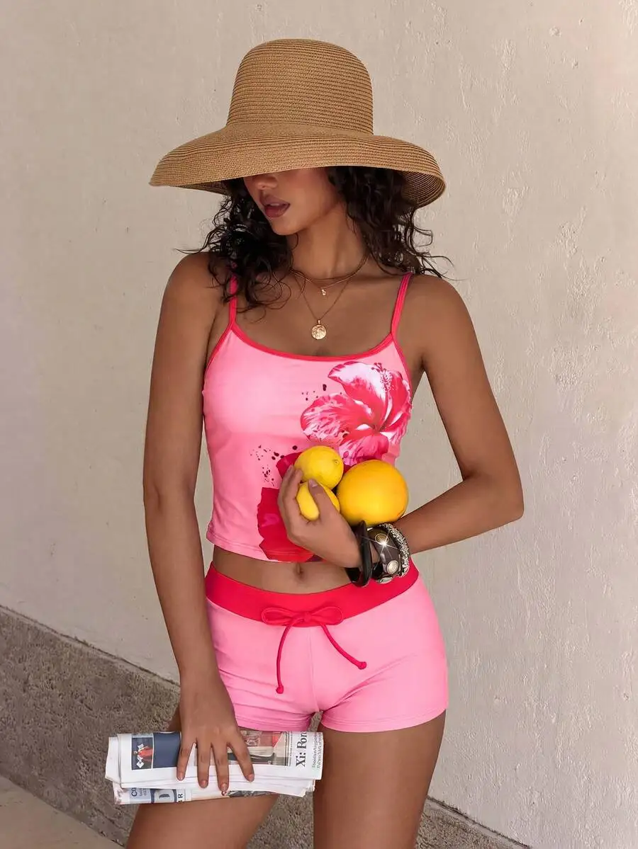 Women’s Vibrant Pink Hibiscus-Print Crop Top And Shorts Set, Wide-Brim Hat Style Beachwear With Adjustable Straps For Summer
Women’s Vibrant Pink Hibiscus-Print Crop Top And Shorts Set, Wide-Brim Hat Style Beachwear With Adjustable Straps For Summer