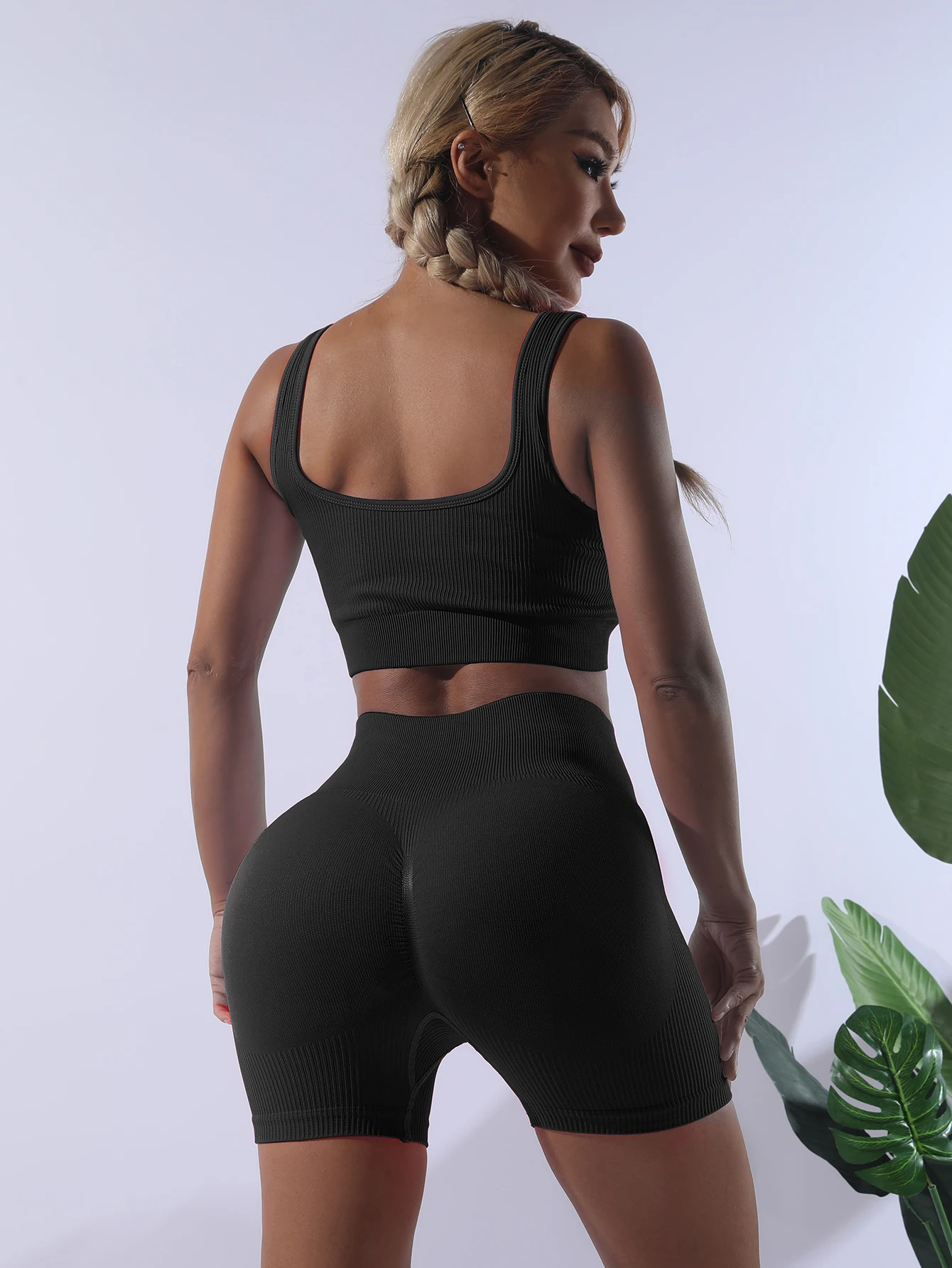 2-piece set of U-shaped beautiful strap chest pad three-point shorts seamless thread sweat-absorbing yoga running suit
2-piece set of U-shaped beautiful strap chest pad three-point shorts seamless thread sweat-absorbing yoga running suit