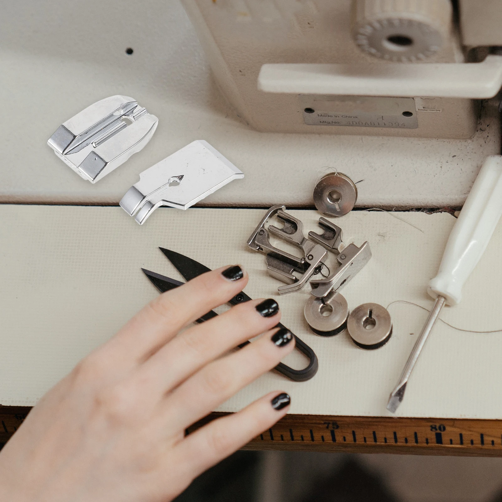 11 Piece Sewing Machine Presser Foot Set Zinc Alloy Plastic Lightweight Portable Household Quilting Knitting Embroidery
11 Piece Sewing Machine Presser Foot Set Zinc Alloy Plastic Lightweight Portable Household Quilting Knitting Embroidery