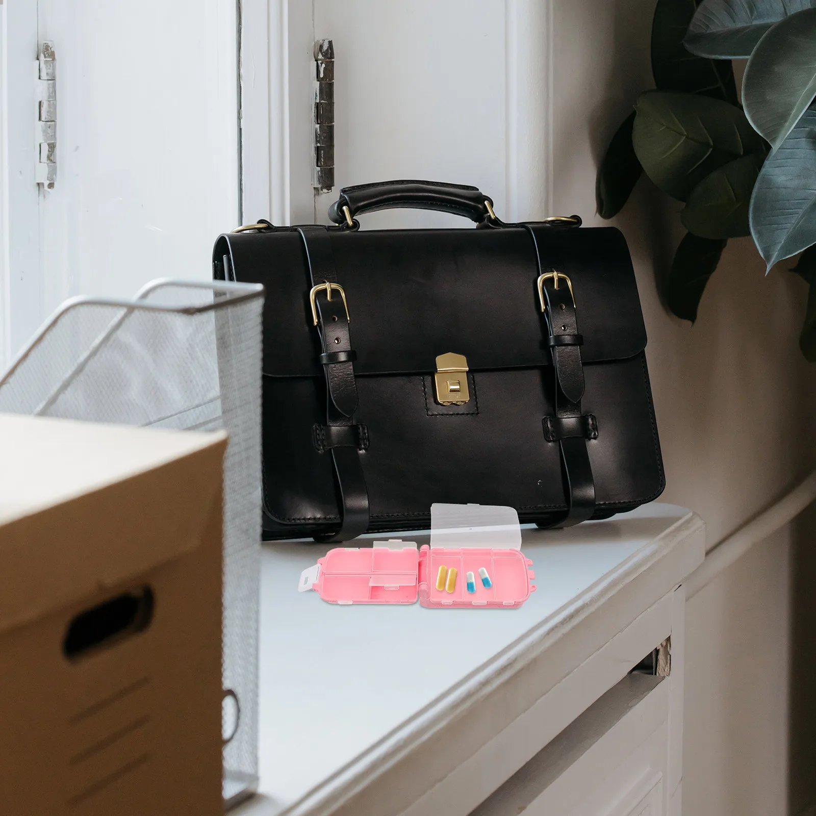 Портативная аптечка на 3 отделения: компактный органайзер для таблеток, дорожный контейнер для лекарств с несколькими отсеками для ежедневного использования
Портативная аптечка на 3 отделения: компактный органайзер для таблеток, дорожный контейнер для лекарств с несколькими отсеками для ежедневного использования