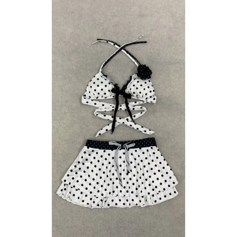 European and American INS new cute, fashionable, sexy hanging neck polka dot bow tie top+half skirt three piece set
European and American INS new cute, fashionable, sexy hanging neck polka dot bow tie top+half skirt three piece set