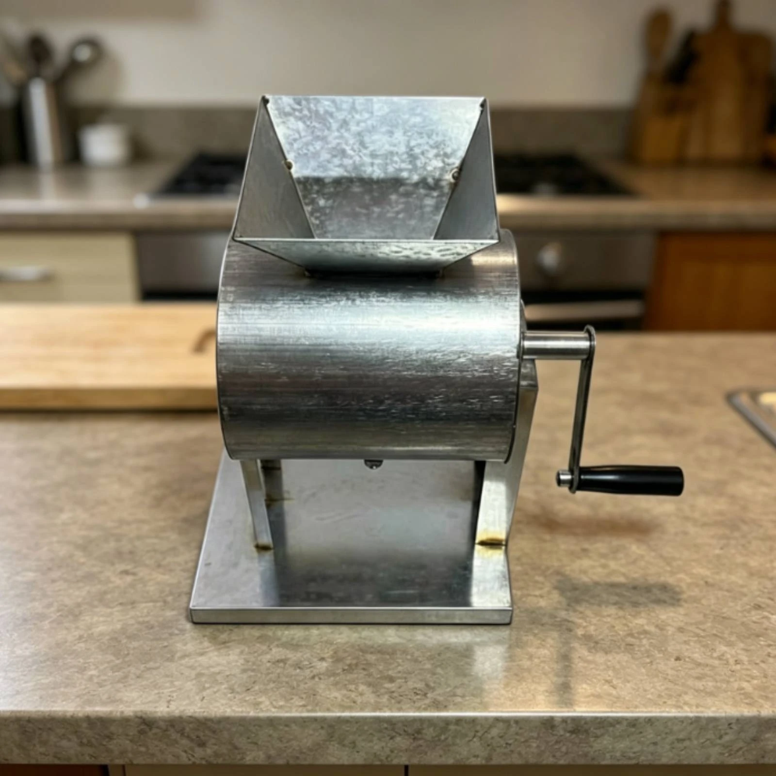 Hand Crank Peanut Sheller Stainless Steel Small Peanut Peeling Machine Food Tool Heavy Duty Rust Resistant for Home, Farm
Hand Crank Peanut Sheller Stainless Steel Small Peanut Peeling Machine Food Tool Heavy Duty Rust Resistant for Home, Farm