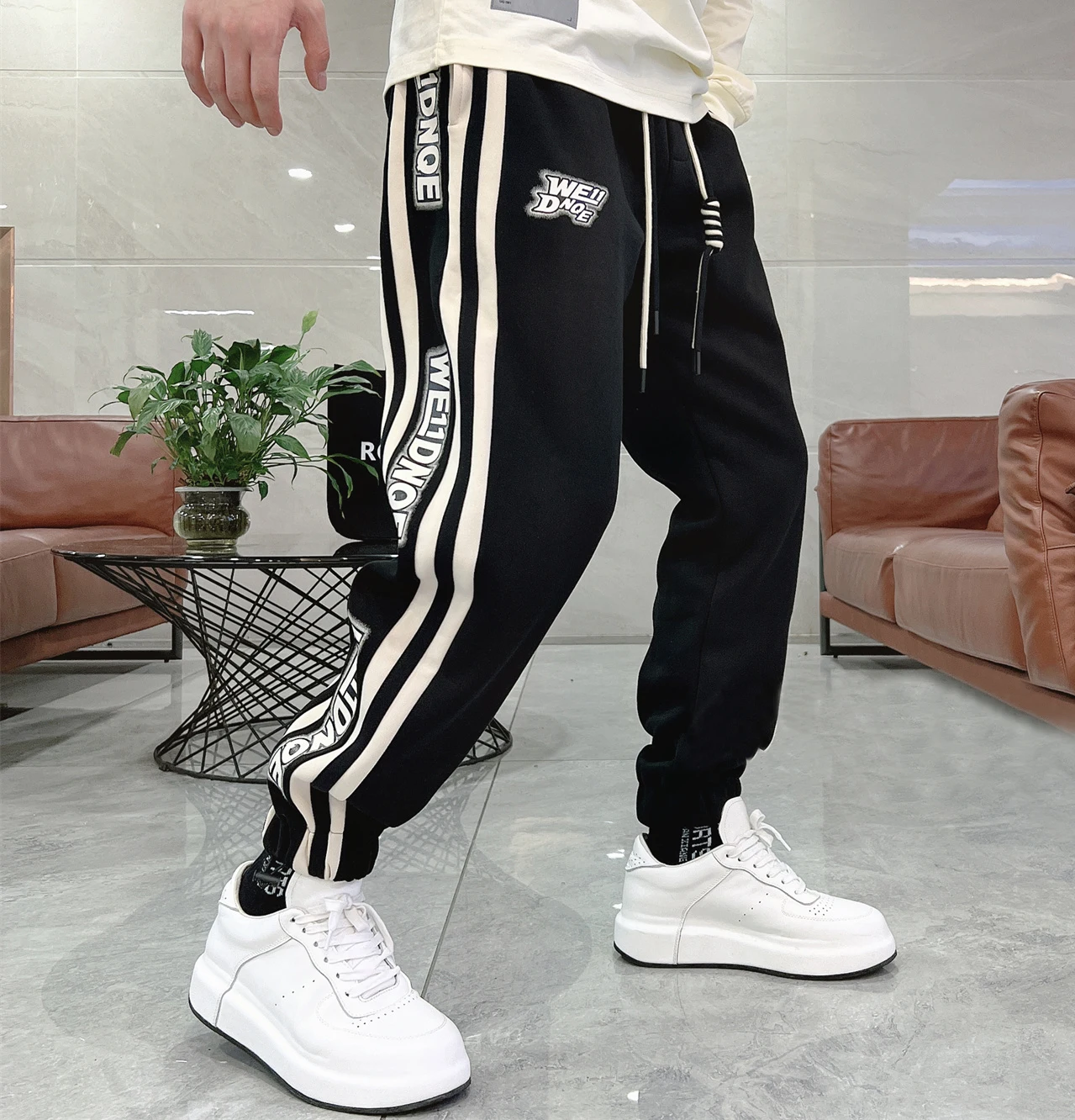 Spring Autumn High End Patchwork Letter Weave Belt Stripe Sports Casual Men's Loose European Sle Harlan Sweatpants Trendy
Spring Autumn High End Patchwork Letter Weave Belt Stripe Sports Casual Men's Loose European Sle Harlan Sweatpants Trendy