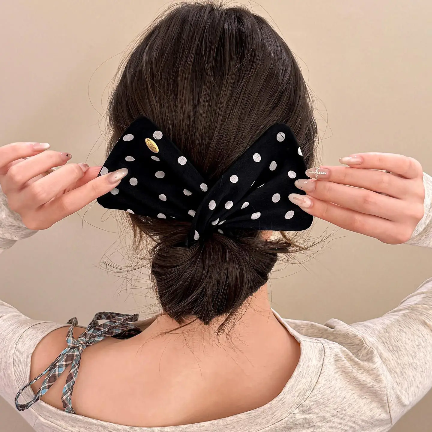 Premium Twist Lazy Hair Reel Rotating Headband Temperament with Gold Standard Polka Dot Ball Head Hair Accessories Headgear
Premium Twist Lazy Hair Reel Rotating Headband Temperament with Gold Standard Polka Dot Ball Head Hair Accessories Headgear
