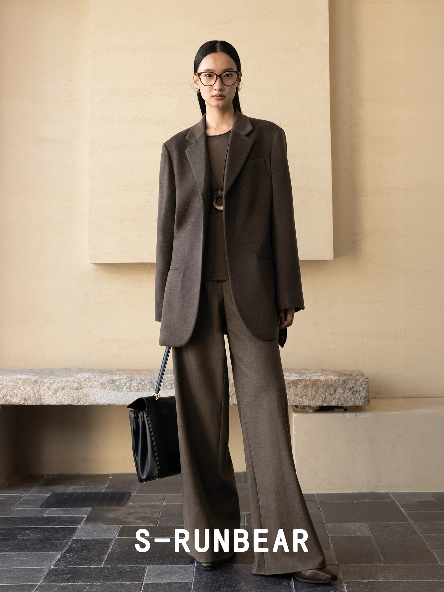 Широкие брюки SRUNBEAR из тонкой шерсти с эластичным поясом, повседневные, свободного кроя, визуально стройнящие, осенне-зимние, женские брюки-костюм.
Широкие брюки SRUNBEAR из тонкой шерсти с эластичным поясом, повседневные, свободного кроя, визуально стройнящие, осенне-зимние, женские брюки-костюм.