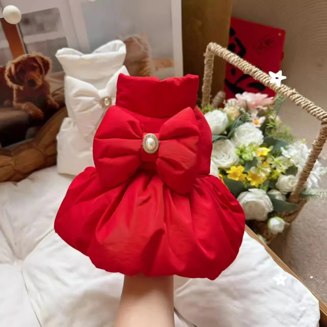 Warm Fleece-Lined Red & White Pet Winter Gown: Classic Lady Style with Big Bowknot of Puppy Pattern
Warm Fleece-Lined Red & White Pet Winter Gown: Classic Lady Style with Big Bowknot of Puppy Pattern