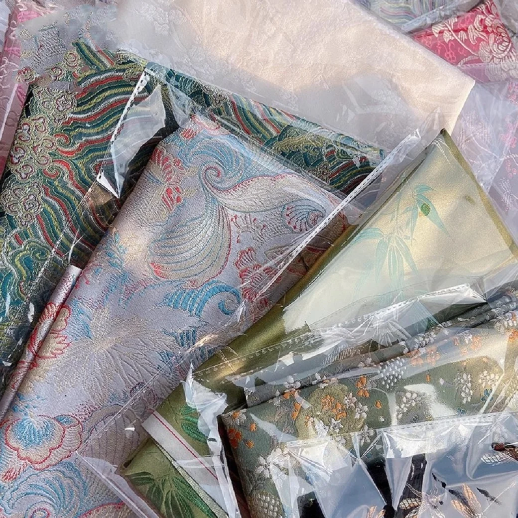 Handmade DIY sachet bag with brocade weaving and jacquard fabric head treatment
Handmade DIY sachet bag with brocade weaving and jacquard fabric head treatment