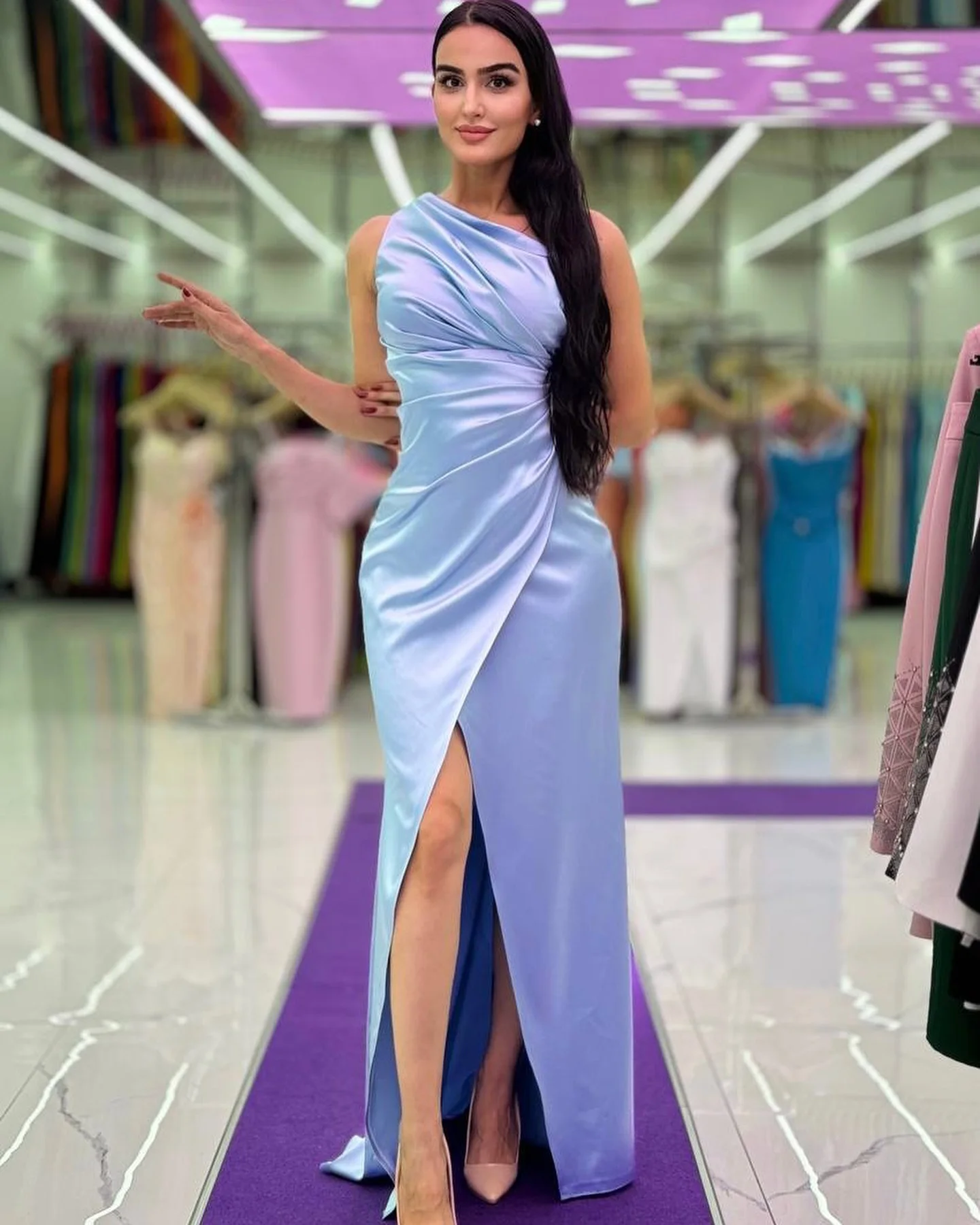 Customized Modern Strapless Satin Sleeveless Crystal Evening Dresses Elegant Floor Length Celebrity Gowns Vestido De Noche
Customized Modern Strapless Satin Sleeveless Crystal Evening Dresses Elegant Floor Length Celebrity Gowns Vestido De Noche