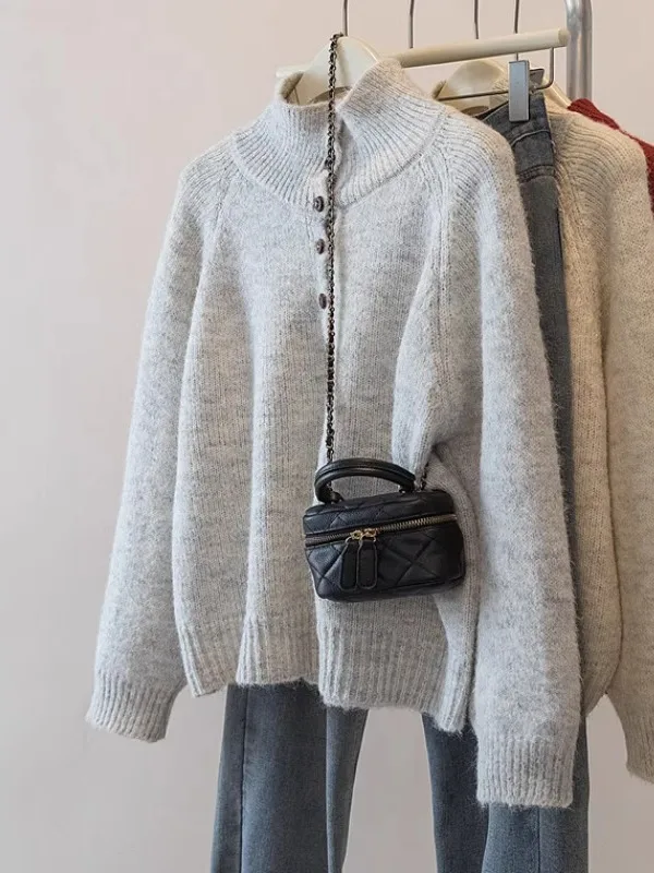 Ladies' Grey High Collar Shoulder Insertion Cashmere Sweater Loose Fit Winter Thickened Long Sleeve Knitted Top Commute Style
Ladies' Grey High Collar Shoulder Insertion Cashmere Sweater Loose Fit Winter Thickened Long Sleeve Knitted Top Commute Style