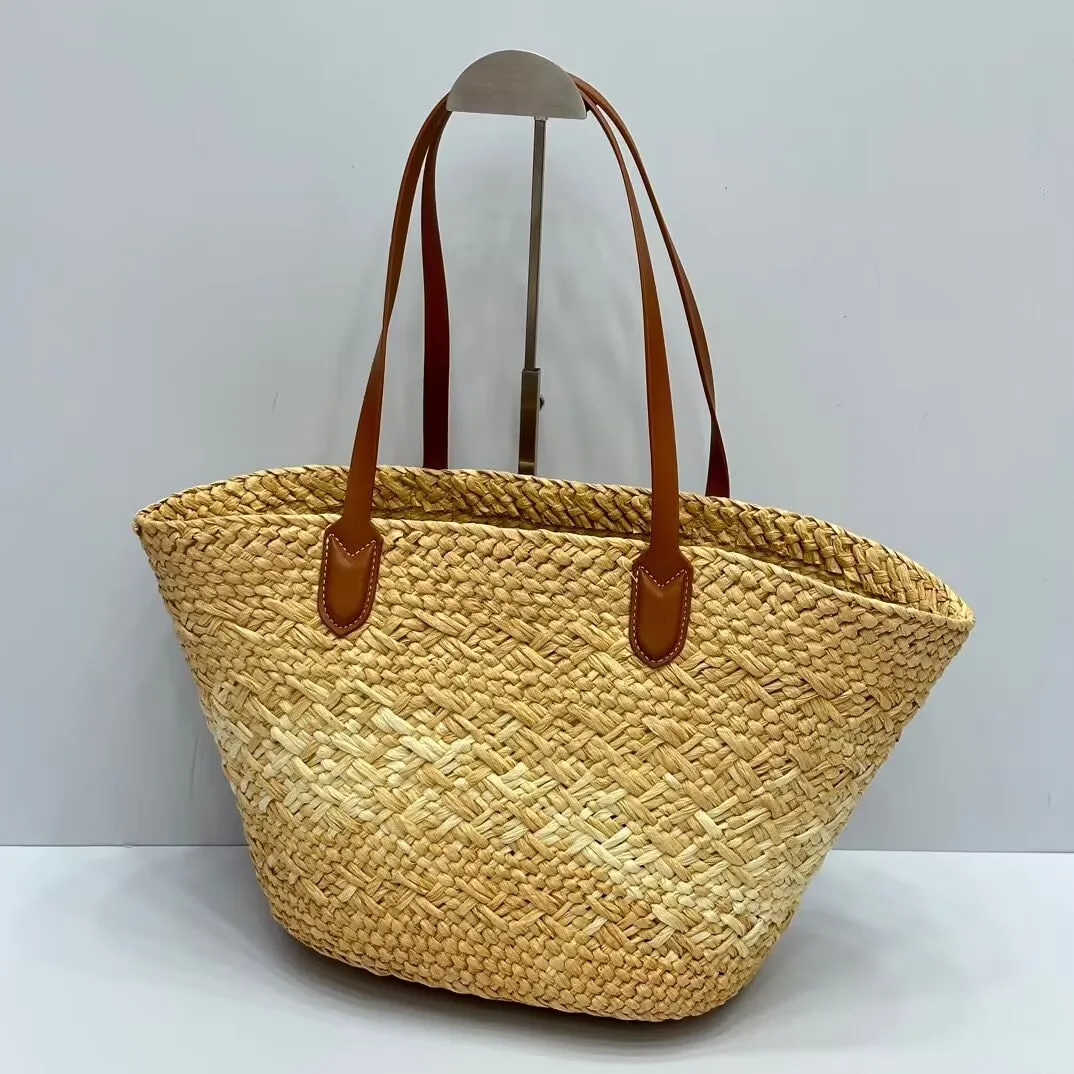 New grass woven vegetable basket, paired with cowhide shoulder straps, lightweight and fashionable summer customized series
New grass woven vegetable basket, paired with cowhide shoulder straps, lightweight and fashionable summer customized series