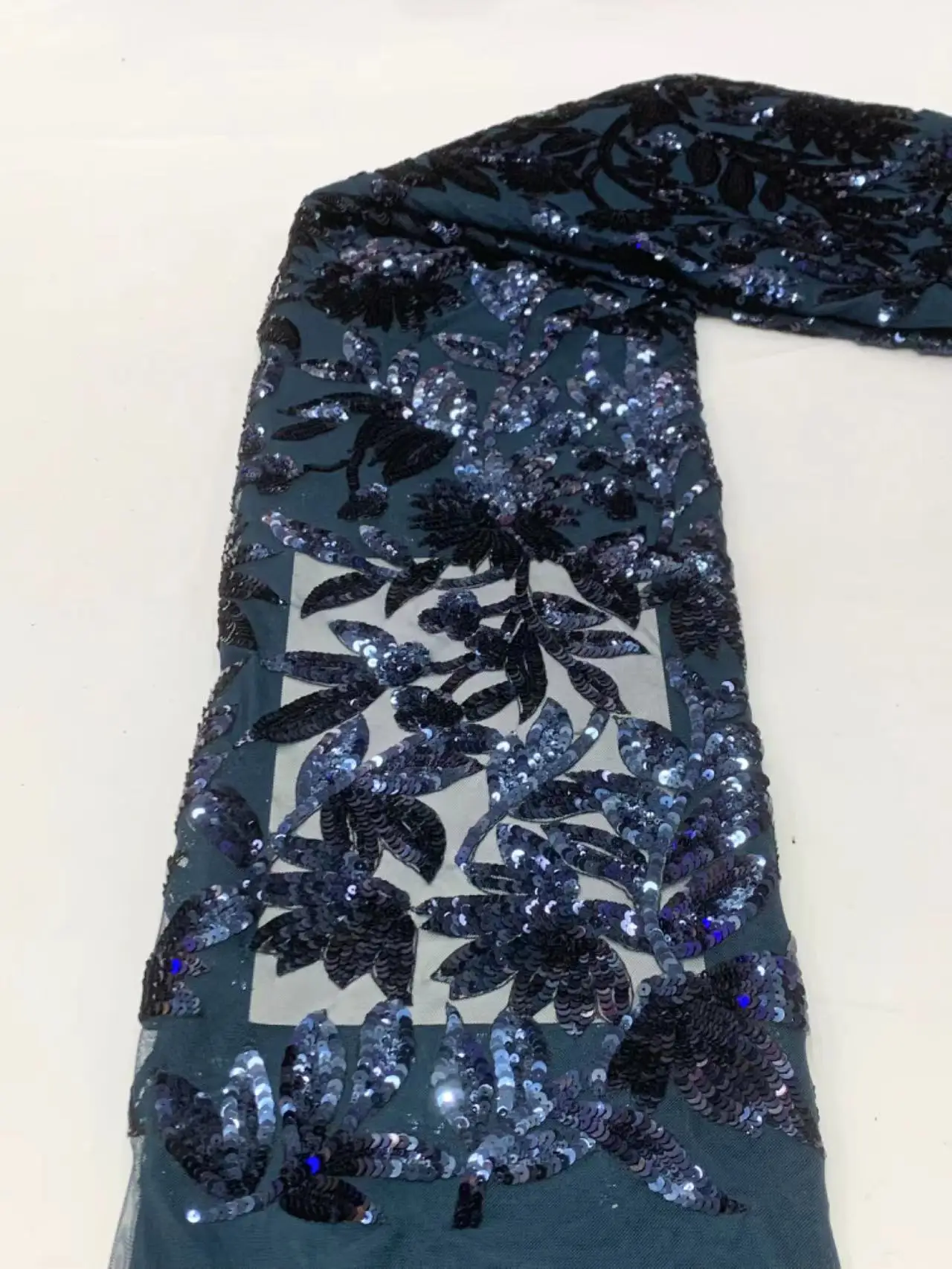 Latest Sequins French Tulle Lace Fabric High Quality African Embroidery Lace Fabric for Evening Party HXB5667
Latest Sequins French Tulle Lace Fabric High Quality African Embroidery Lace Fabric for Evening Party HXB5667