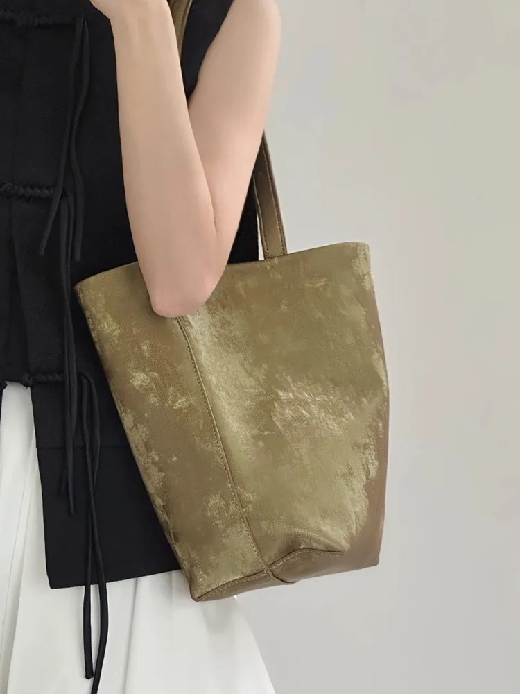 Fashion Retro Genuine Leather Bucket Bag Women Tote Bag\Handbag Simple Lady Shoulder Underarm Bag Commuter Bag Large Capacity
Fashion Retro Genuine Leather Bucket Bag Women Tote Bag\Handbag Simple Lady Shoulder Underarm Bag Commuter Bag Large Capacity