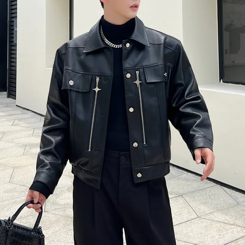 Vintage Men's PU Leather Jacket Zipper Decoration Lapel Long Sleeve Streetwear American Style Casual Motorcycle Crop Jackets
Vintage Men's PU Leather Jacket Zipper Decoration Lapel Long Sleeve Streetwear American Style Casual Motorcycle Crop Jackets