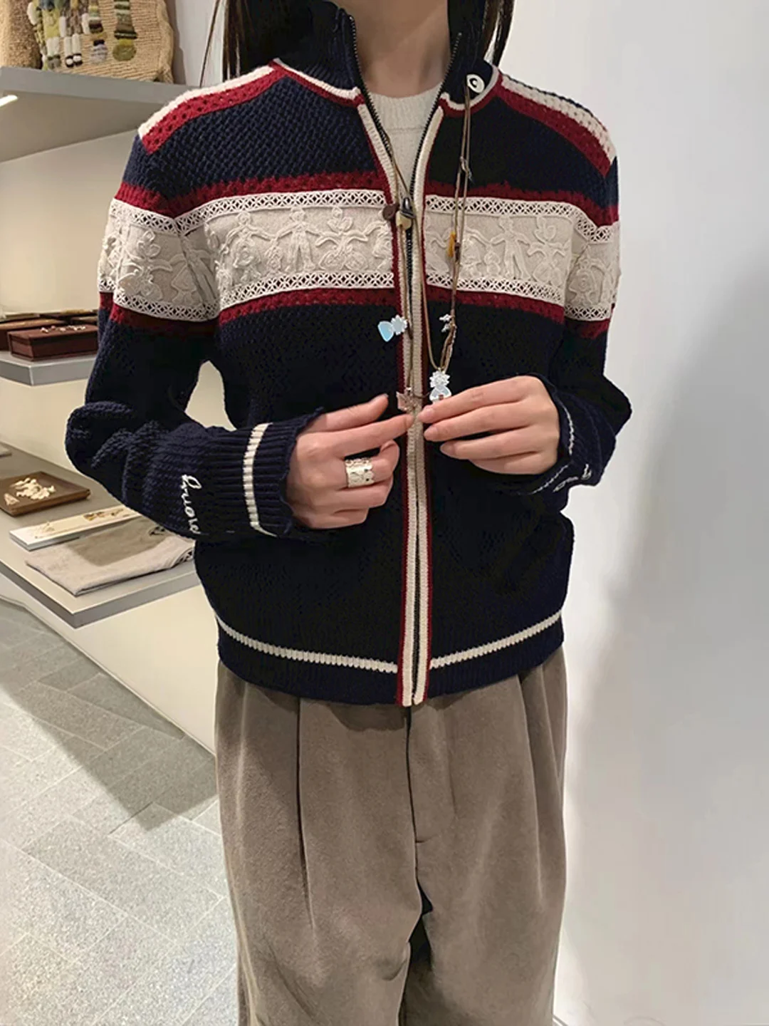 Early Spring Knitted Wool Sweater Zipper Decorative Lace Stand Collar Color Blo Wood ain Knitwear for Women
Early Spring Knitted Wool Sweater Zipper Decorative Lace Stand Collar Color Blo Wood ain Knitwear for Women