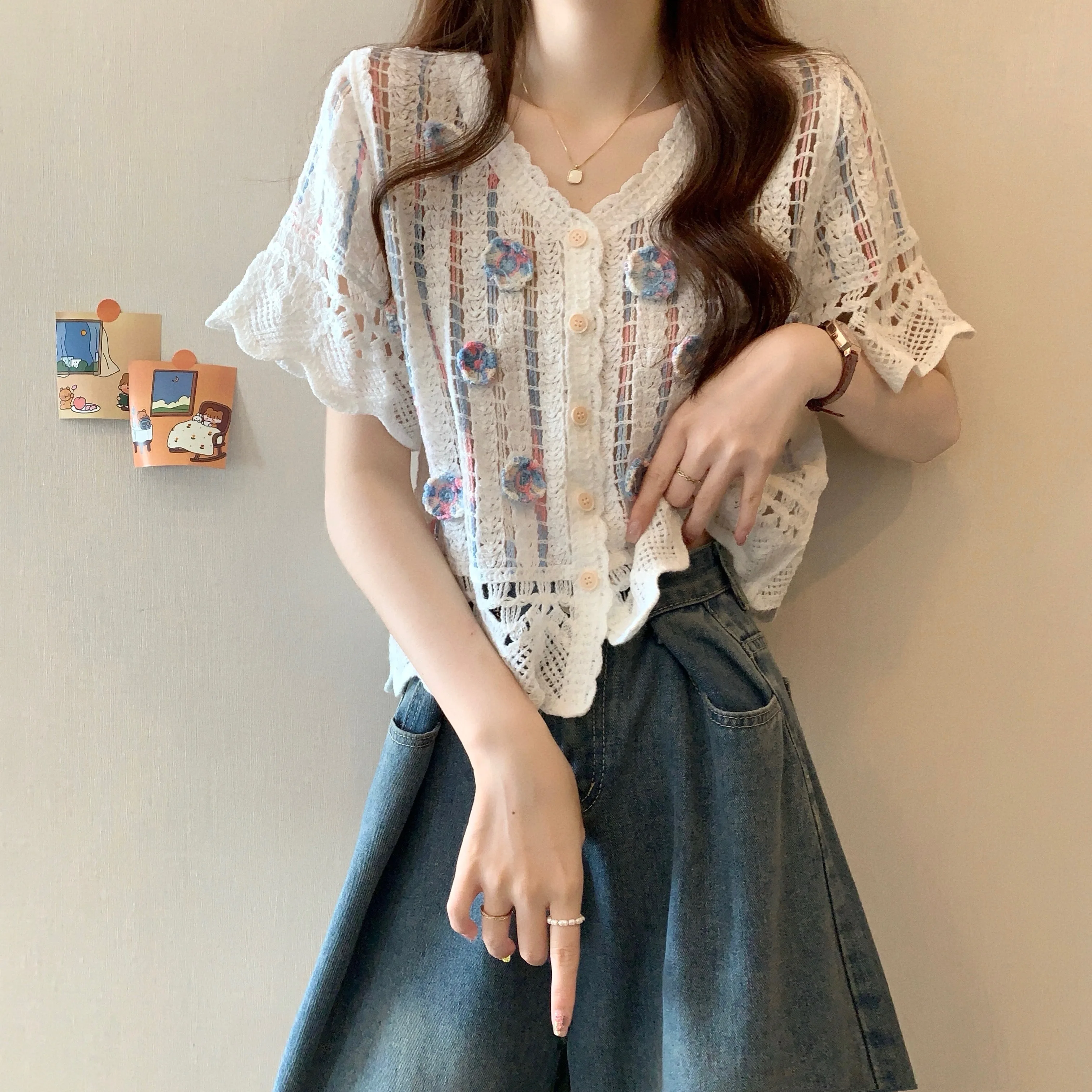 Summer New Retro Hook Flower Embroidery Hollow out Color Block Design Short Sleeve Top Short Style 3D Flower Women's Shirt
Summer New Retro Hook Flower Embroidery Hollow out Color Block Design Short Sleeve Top Short Style 3D Flower Women's Shirt