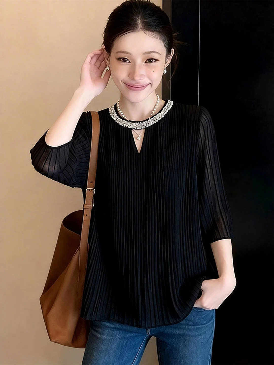 Black Diamond Embellished Short Sleeve Women's Shirt Summer 2026 New plus Size Loose Tummy Covering Chiffon Top Korean Style
Black Diamond Embellished Short Sleeve Women's Shirt Summer 2026 New plus Size Loose Tummy Covering Chiffon Top Korean Style