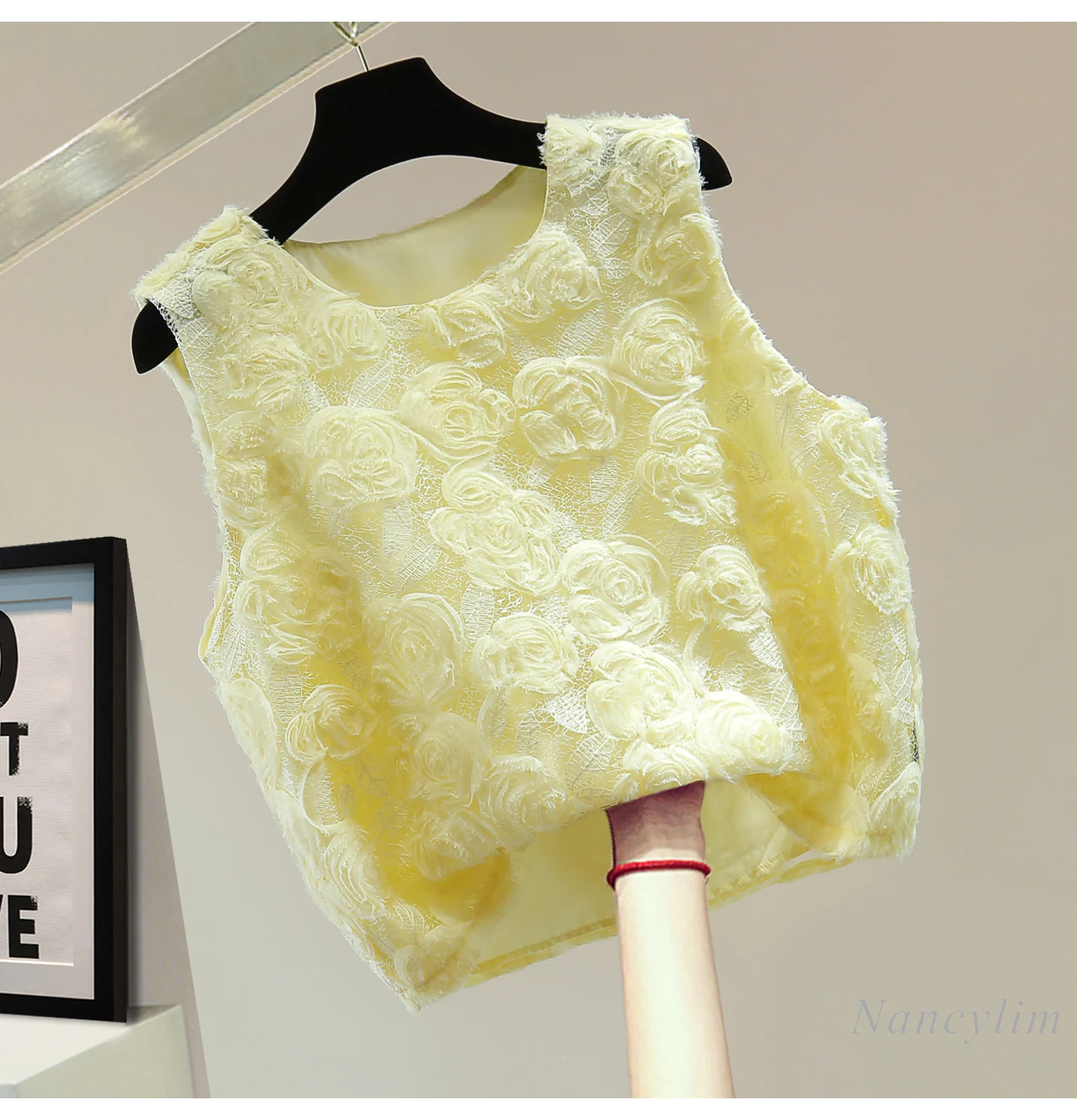Yellow Flower Top,Heavy Industry Embroidered Round Neck Sleeveless Blouse,2025 Summer High Waist Rough Edge Doll Shirt for Women
Yellow Flower Top,Heavy Industry Embroidered Round Neck Sleeveless Blouse,2025 Summer High Waist Rough Edge Doll Shirt for Women