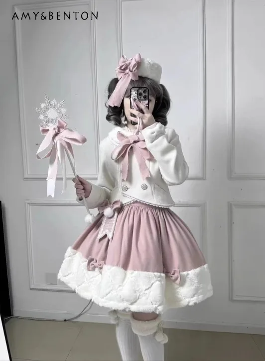 Autumn Winter New Commuting Style Sweet Cute Bow Double-Breasted White Short Jacket Pink Patchwork Skirt Two-Piece Set
Autumn Winter New Commuting Style Sweet Cute Bow Double-Breasted White Short Jacket Pink Patchwork Skirt Two-Piece Set