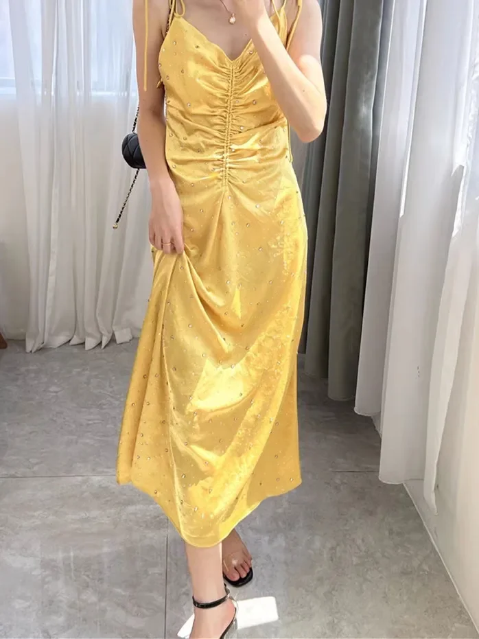 Yellow Women Pleated Sling Robes Rhinestone Decoration Backless Off-shoulder Sleeveless Lady Dress 2024 Summer
Yellow Women Pleated Sling Robes Rhinestone Decoration Backless Off-shoulder Sleeveless Lady Dress 2024 Summer