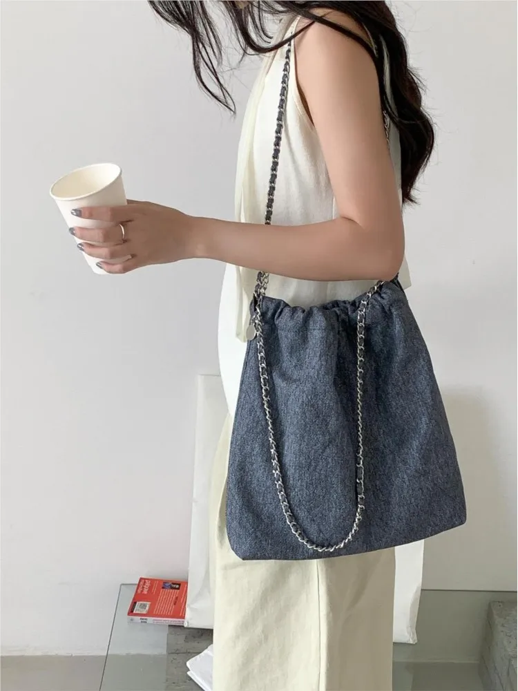 Casual Chain Shoulder Bags Women 2025 New Summer Fashion Korean Large Capacity Tote Bag Commuting Simple Solid Trend Handbags
Casual Chain Shoulder Bags Women 2025 New Summer Fashion Korean Large Capacity Tote Bag Commuting Simple Solid Trend Handbags