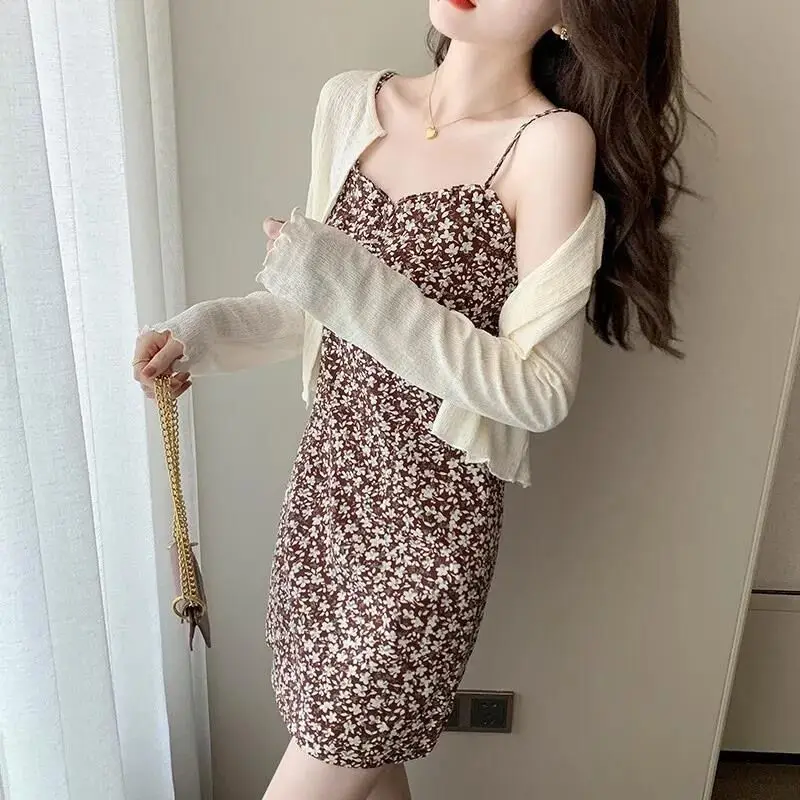 Gentle Style Floral Suspender Dress Suit for Women in Summer 2025 New Style Slim Sunscreen Cardigan Two-piece Set
Gentle Style Floral Suspender Dress Suit for Women in Summer 2025 New Style Slim Sunscreen Cardigan Two-piece Set