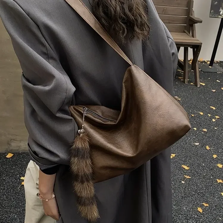 2026 New Korean Version Lazy Style Soft Leather Shoulder Bag Retro Sense Casual Simple Commuter Bag Versatile Messenger Bag
2026 New Korean Version Lazy Style Soft Leather Shoulder Bag Retro Sense Casual Simple Commuter Bag Versatile Messenger Bag