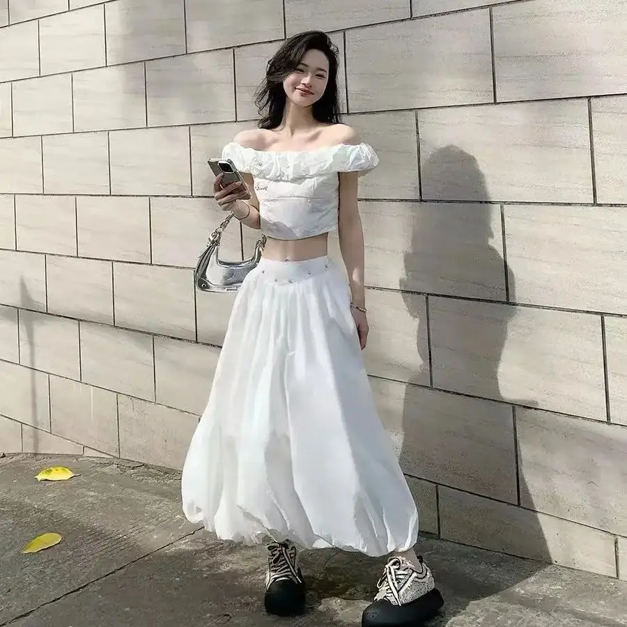Korean Two-Piece Short One-Shoulder Top High Waist Slim Flower Bud Skirt Women Summer Pure Hot Style Design Niche Suit
Korean Two-Piece Short One-Shoulder Top High Waist Slim Flower Bud Skirt Women Summer Pure Hot Style Design Niche Suit