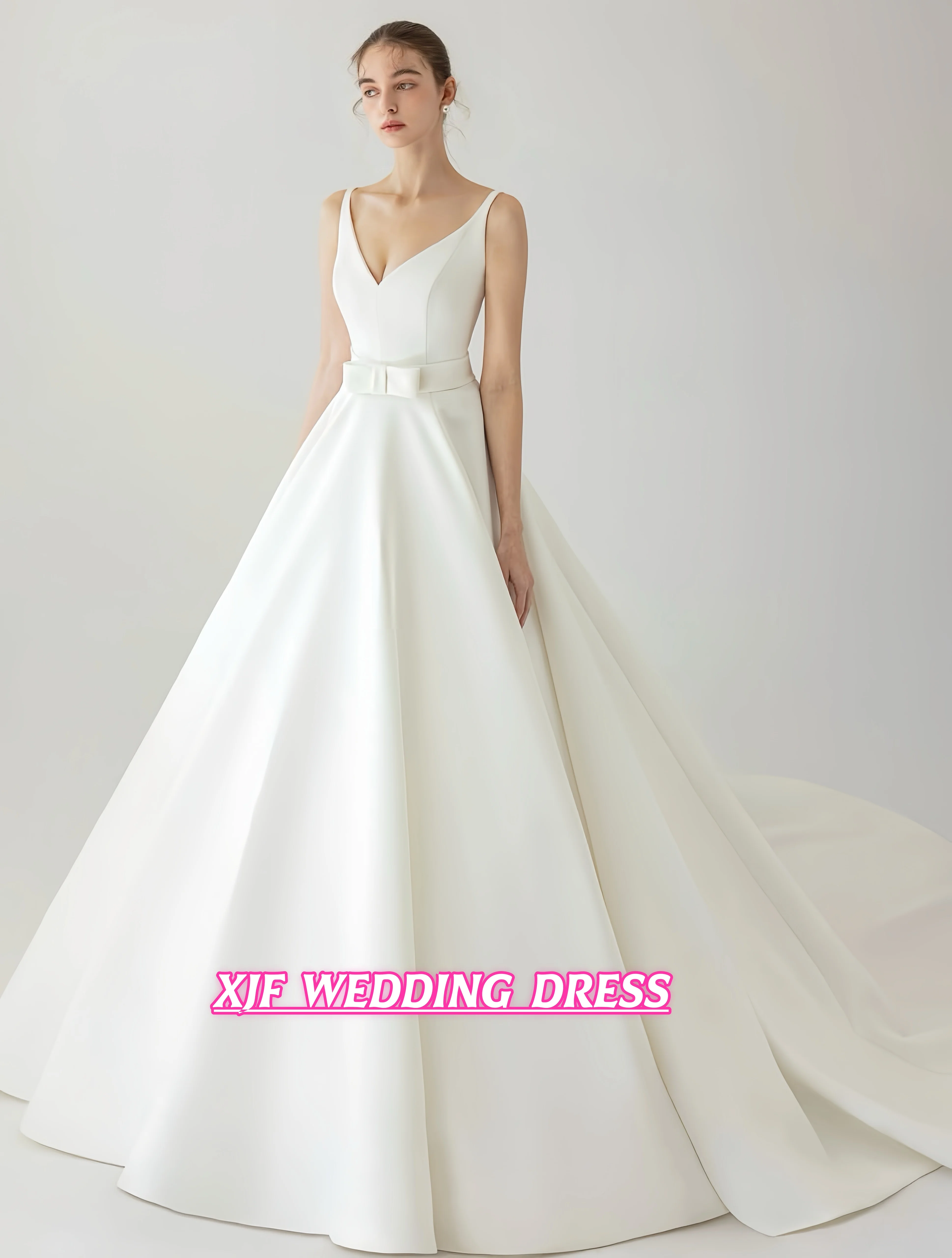 Свадебное платье на заказ с V-образным вырезом, без рукавов, бальное платье из атласа, элегантное свадебное платье, свадебные наряды.
Свадебное платье на заказ с V-образным вырезом, без рукавов, бальное платье из атласа, элегантное свадебное платье, свадебные наряды.