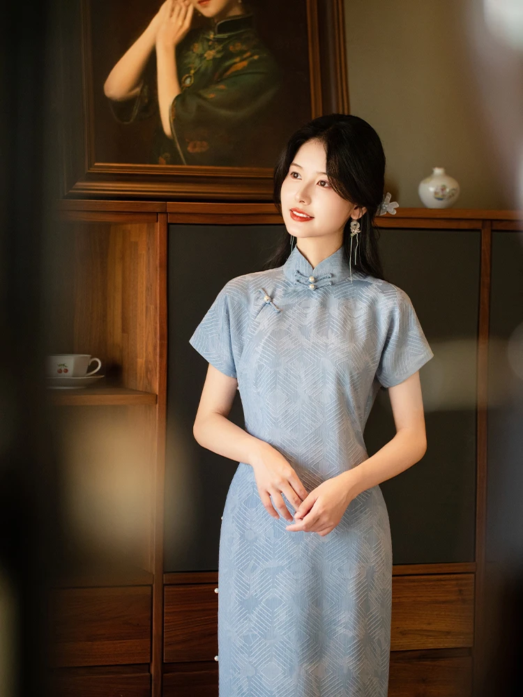 Su Ailin New Chinese Sle Long Blue Qipao Dr Women's Daily Wear Summer 2026 Ele ort Sve Low Slit Dr
Su Ailin New Chinese Sle Long Blue Qipao Dr Women's Daily Wear Summer 2026 Ele ort Sve Low Slit Dr