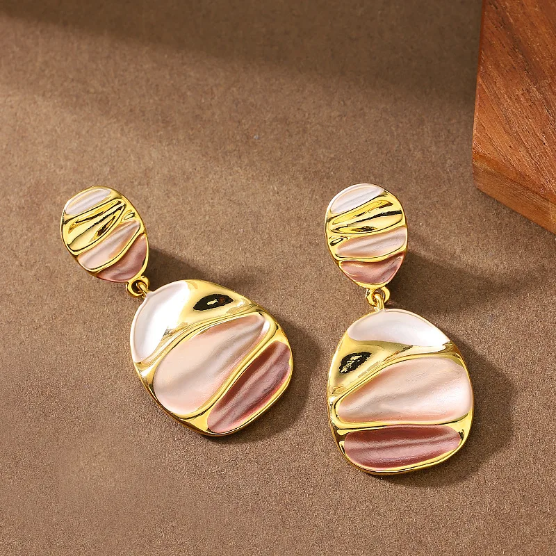 Stylish, exquisite and personalized lacquered irregular geometric round earrings, light luxury and high-end commuting earrings
Stylish, exquisite and personalized lacquered irregular geometric round earrings, light luxury and high-end commuting earrings