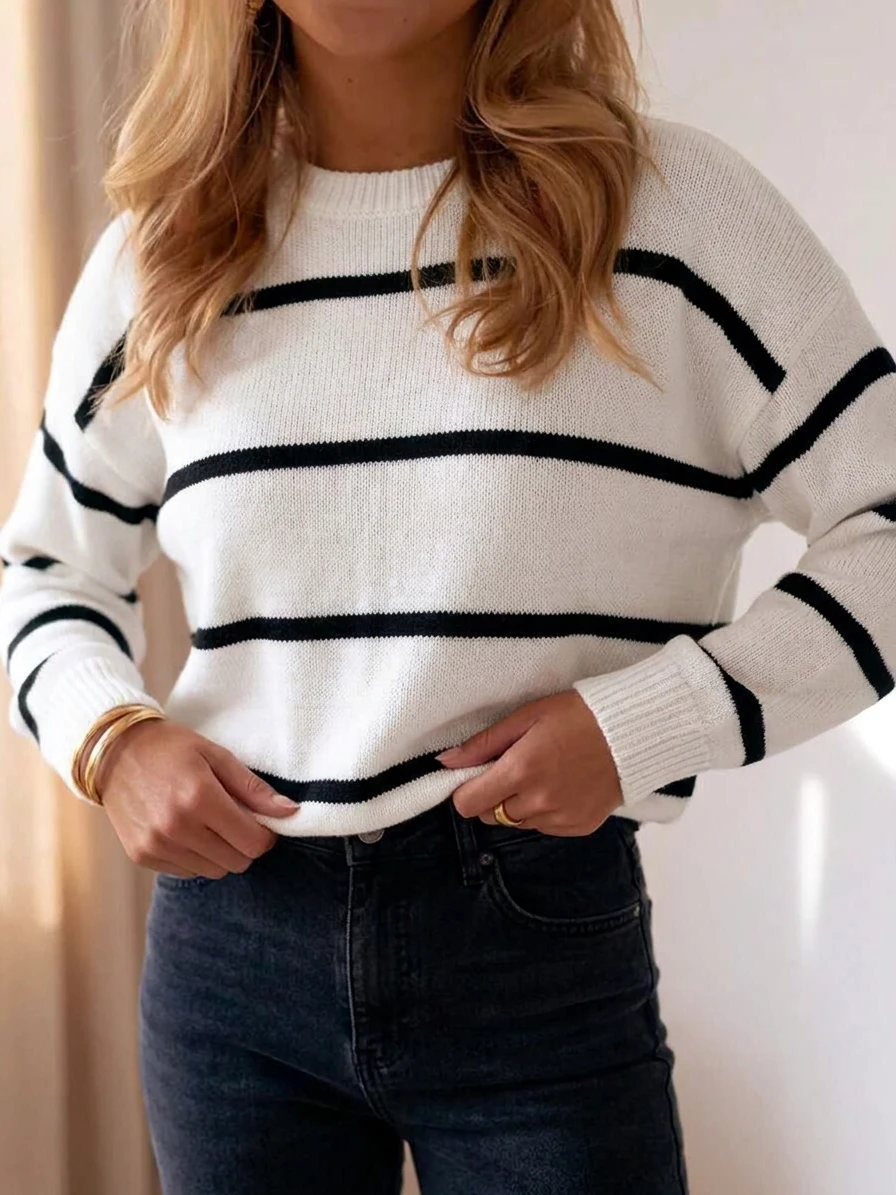 Women White Black Striped Knit Sweater Round Neck Long Sleeve Regular Fit Casual Daily Pullover
Women White Black Striped Knit Sweater Round Neck Long Sleeve Regular Fit Casual Daily Pullover