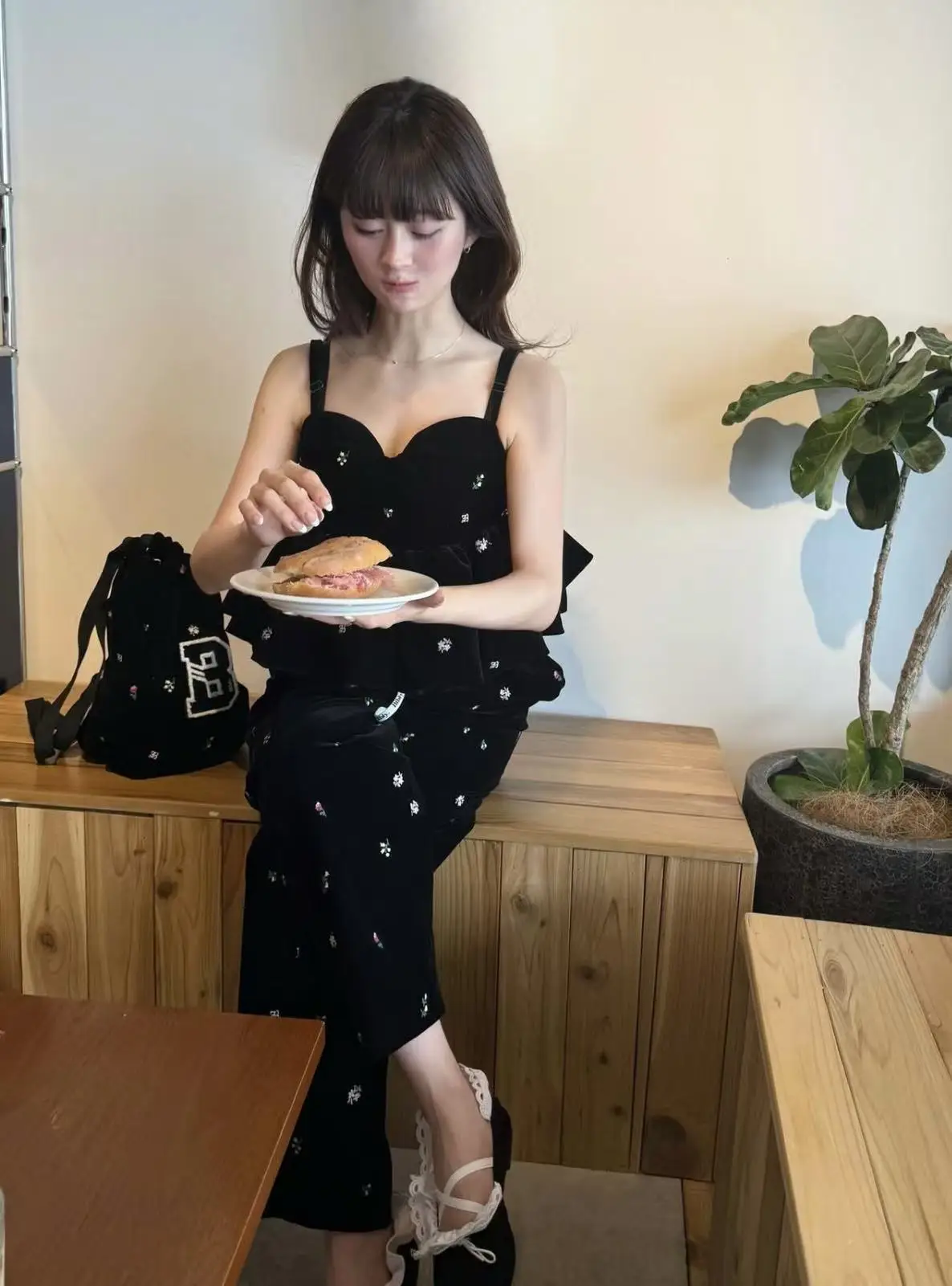 Black Velvet Floral Print Cami Top Japanese Sweet Fashion Bud Camis Girl's Sweet Embroidery Sleeveless Tops Women's Tanks Top
Black Velvet Floral Print Cami Top Japanese Sweet Fashion Bud Camis Girl's Sweet Embroidery Sleeveless Tops Women's Tanks Top