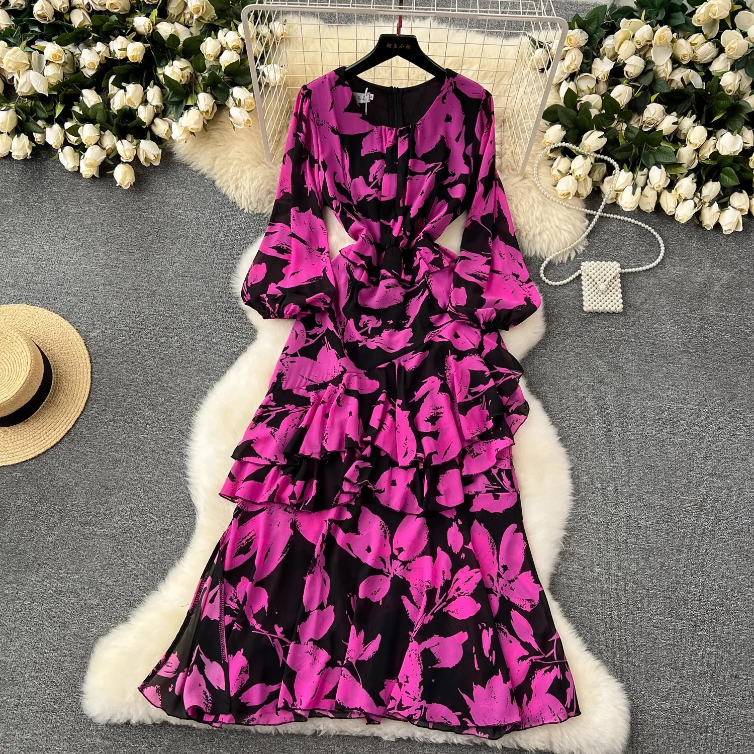 2024 French Boho Women O Neck Holiday Maxi Chiffon Dress New Elegant Summer Flower Print Ruffles Puff Sleeve Long Vestidos
2024 French Boho Women O Neck Holiday Maxi Chiffon Dress New Elegant Summer Flower Print Ruffles Puff Sleeve Long Vestidos