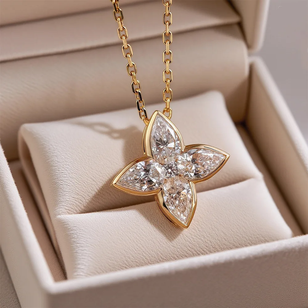 Elegant Four-Leaf Clover Pendant with a Stunning Teardrop Moissanite. Crafted in S925 Sterling Silver for a Luxurious Look 
Elegant Four-Leaf Clover Pendant with a Stunning Teardrop Moissanite. Crafted in S925 Sterling Silver for a Luxurious Look