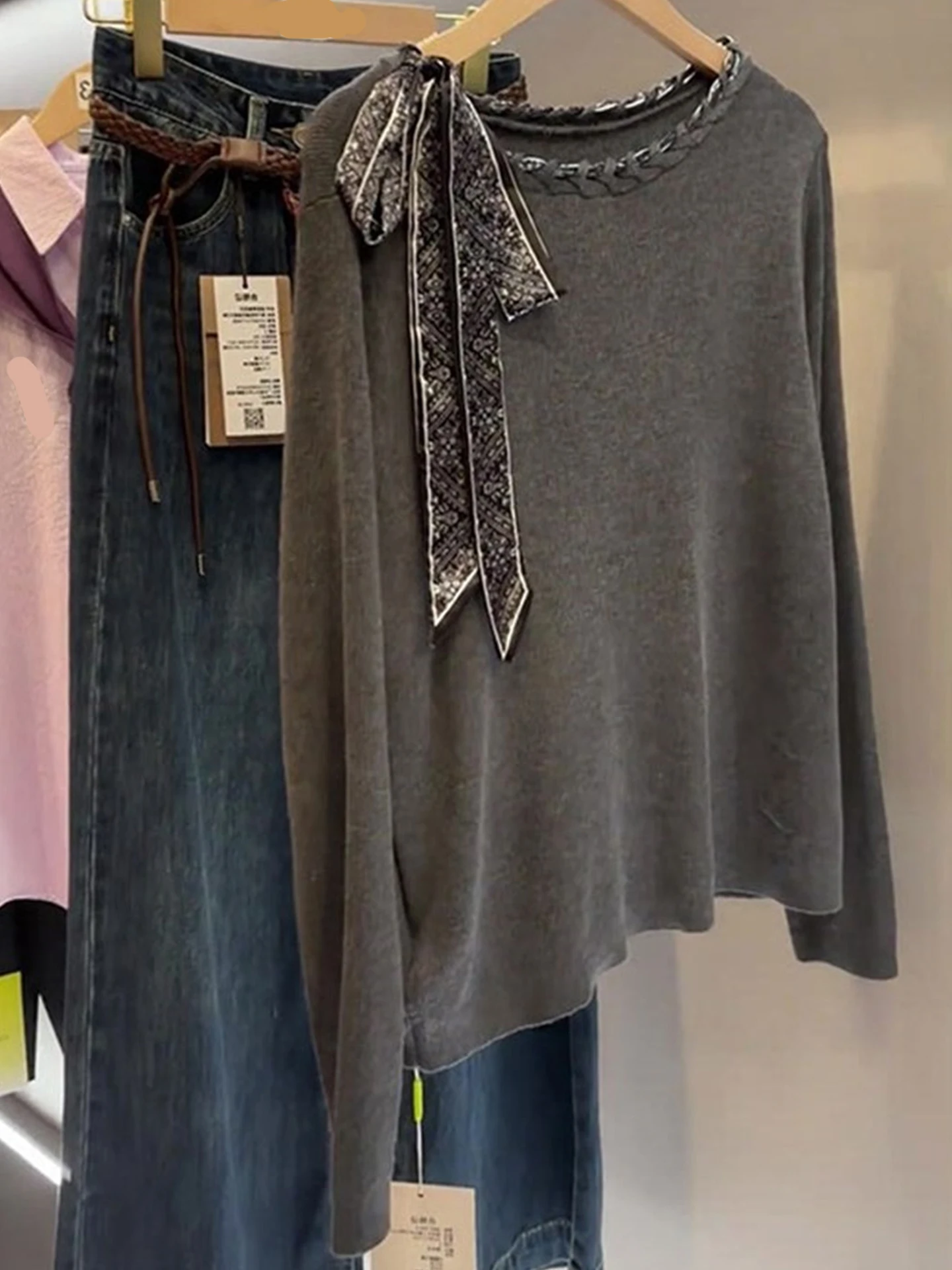 Модный вязаный джемпер с длинным рукавом, свободный крой, женская базовая кофта, новинка ранней осени, европейский бренд класса люкс, повседневный стиль для работы и отдыха.
Модный вязаный джемпер с длинным рукавом, свободный крой, женская базовая кофта, новинка ранней осени, европейский бренд класса люкс, повседневный стиль для работы и отдыха.