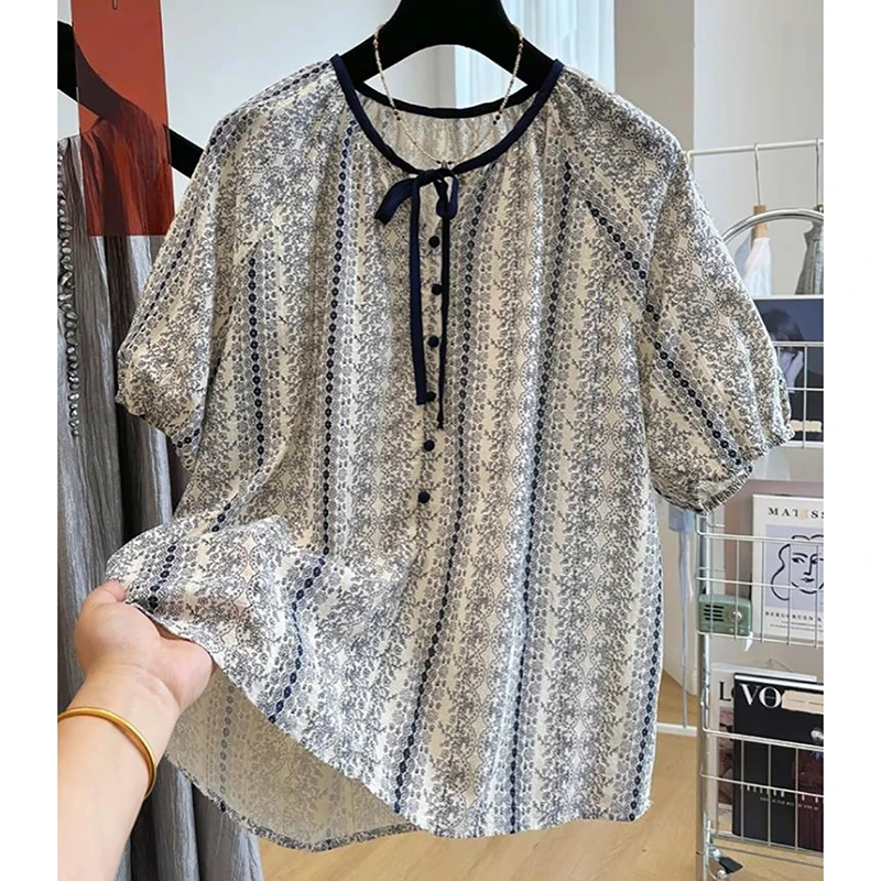Retro Floral Print Shirts for Women Summer French Style Short Sleeve Blouse Single Breasted T-shirt Female Doll Shirt Tops
Retro Floral Print Shirts for Women Summer French Style Short Sleeve Blouse Single Breasted T-shirt Female Doll Shirt Tops