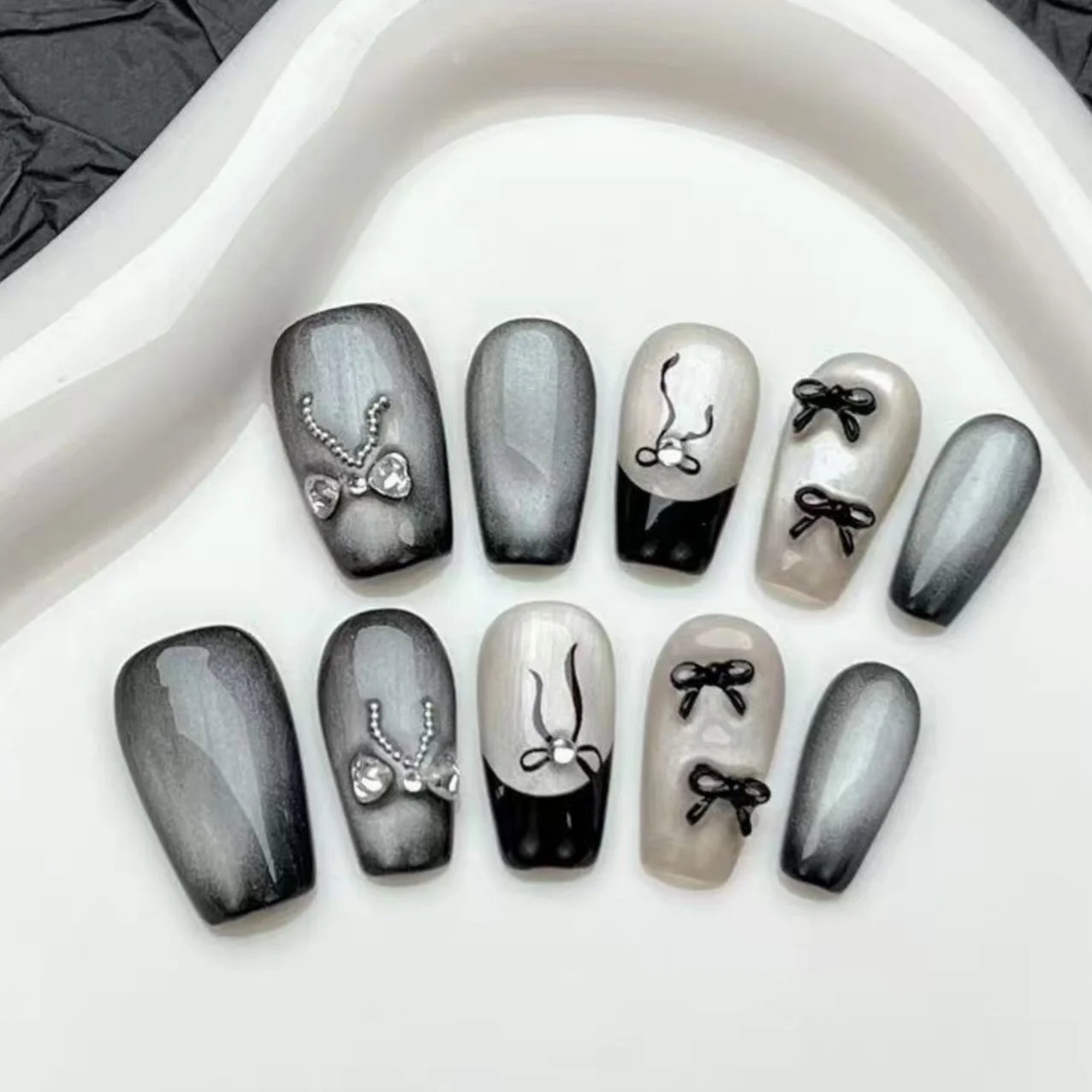 10pcs Bow Rhinestone Handmade False Nails Sets Cute Y2k Short Ballet Fake Nail Black Tips Finished Datachable Press on Nails Art
10pcs Bow Rhinestone Handmade False Nails Sets Cute Y2k Short Ballet Fake Nail Black Tips Finished Datachable Press on Nails Art