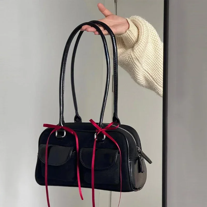 Korean Fashion Womens Shoulder Bag Soft Suede with PU Leather Bowling Handbag Casual Luxury Vintage 2024 New Boston Tote Bag
Korean Fashion Womens Shoulder Bag Soft Suede with PU Leather Bowling Handbag Casual Luxury Vintage 2024 New Boston Tote Bag