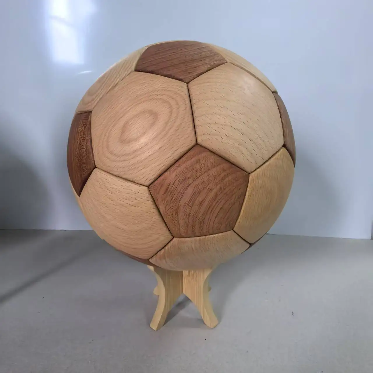 Handmade bamboo teak splicing wooden engraving decorative wall logo football lovers
Handmade bamboo teak splicing wooden engraving decorative wall logo football lovers