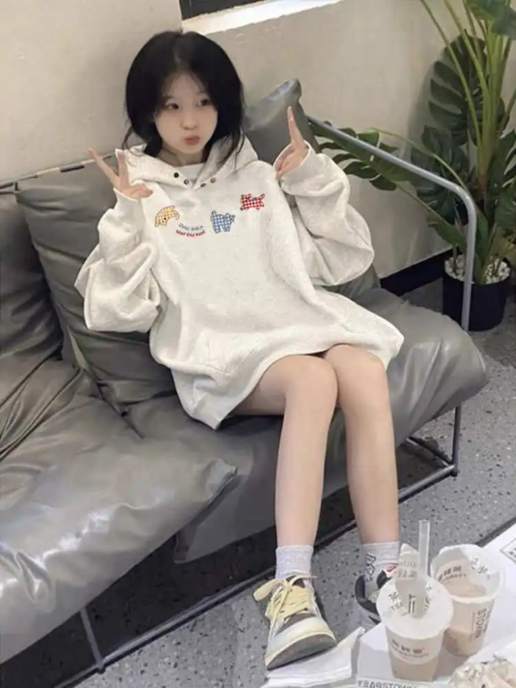 Модная утепленная толстовка с капюшоном для женщин, свободного кроя, на флисовой подкладке, с пуговицами и принтом, осень-зима
Модная утепленная толстовка с капюшоном для женщин, свободного кроя, на флисовой подкладке, с пуговицами и принтом, осень-зима