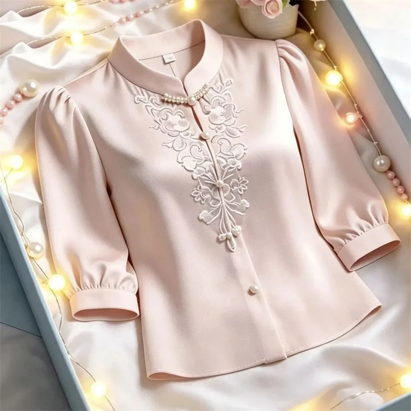 Women Fashion Casual Embroidery Shirts Summer Femme Seven Divide Sleeves Top French Lady High-end Large Size 6XL Cardigan Blouse
Women Fashion Casual Embroidery Shirts Summer Femme Seven Divide Sleeves Top French Lady High-end Large Size 6XL Cardigan Blouse